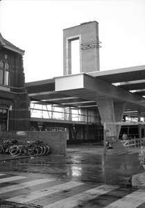 166189 Gezicht op het in aanbouw zijnde N.S.-station Almelo te Almelo.